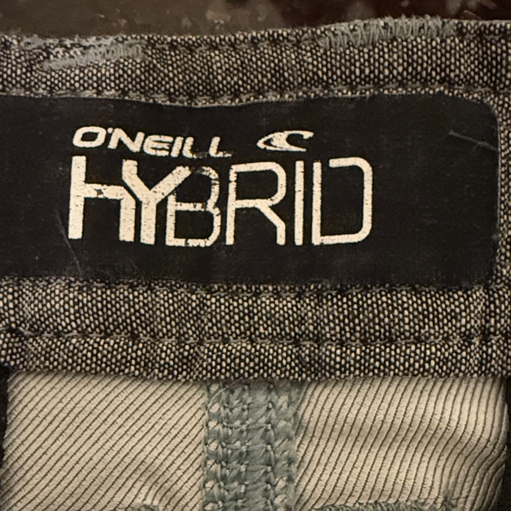 O'Neill Men's Light Gray Flat Front Shorts - Picture 2 of 7
